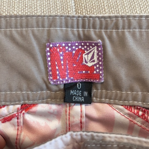 Y: Volcom Miss Thang Swim Boardshorts 5” - Picture 3 of 6